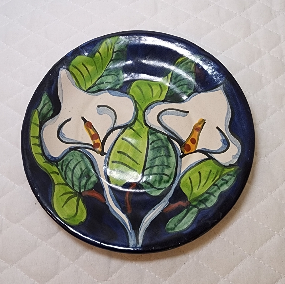 Talavera Mexican Pottery Plate Handpainted White Calla Lilies on Cobalt Blue